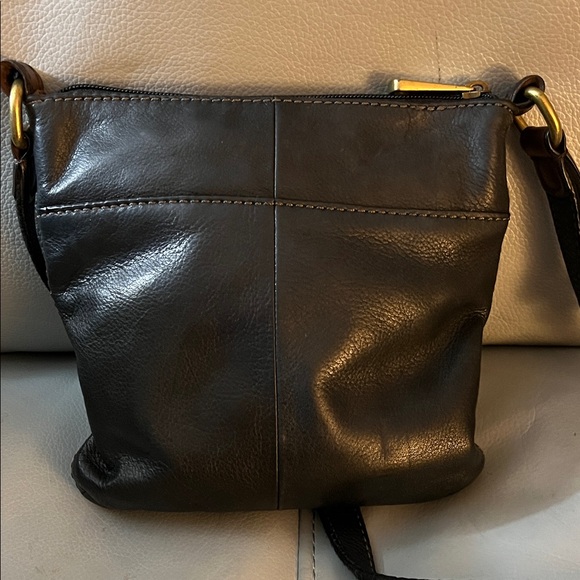 Fossil Supple Black Leather Shoulder/Crossbody Bag w/Front Zip Pocket - Picture 4 of 10